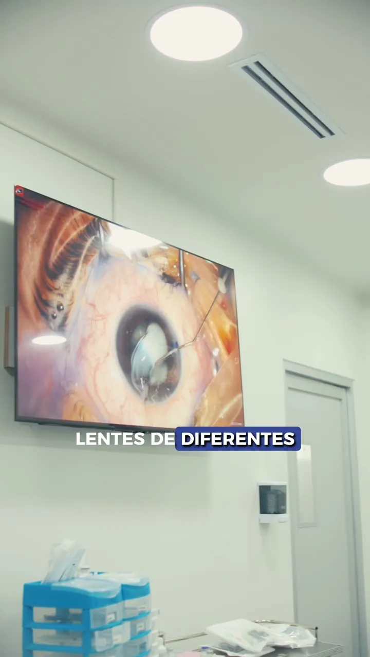 Dr. César Hernández Chavarría — Quirófano. Acompaña al Dr. Hernández en un día quirúrgico en EyeCare, desde la preparación hasta el cierre.